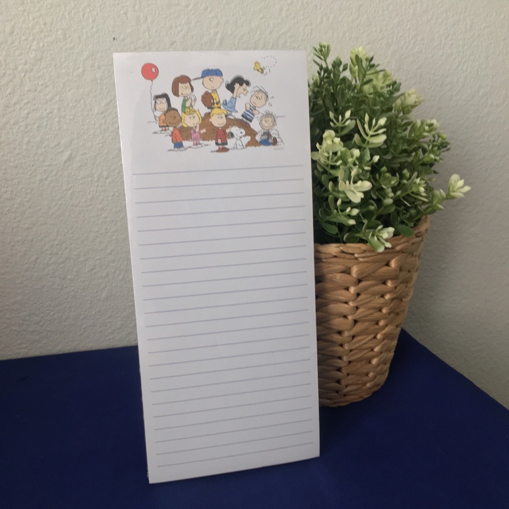 Peanuts Charlie Brown and Friends Magnetic Notepad